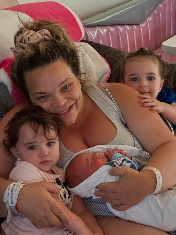 Trisha Paytas mostra o terceiro filho, com nome de super-herói por Reprodução/Instagram