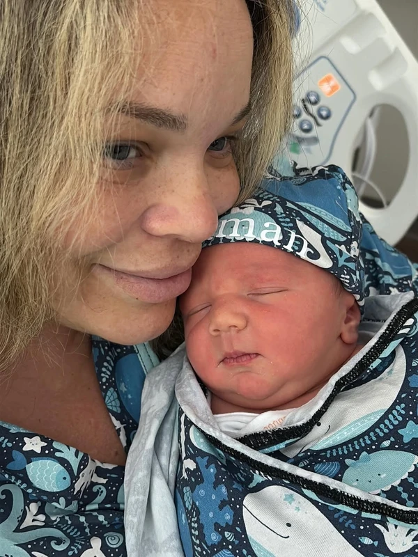 Trisha Paytas mostra o terceiro filho, com nome de super-herói por Reprodução/Instagram