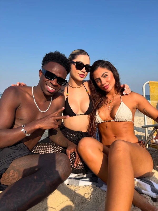 Vini Jr. com Malu Bascoy e Catherine Bascoy por Reprodução/Instagram