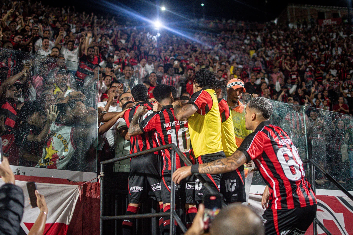 Vitória 2 x 2 Sport  por Victor Ferreira/EC Vitória