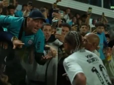 Imagem - Neymar bate boca com torcedores em derrota do Santos: 'Vai tomar no c...'
