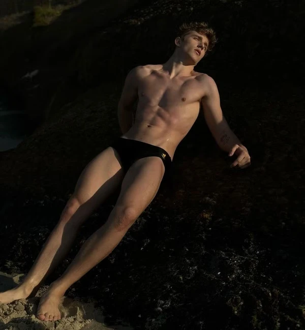 Edson Fieschi, ator de 61 anos  Alexandre Vesper, modelo de 19 anos por Reprodução/Instagram