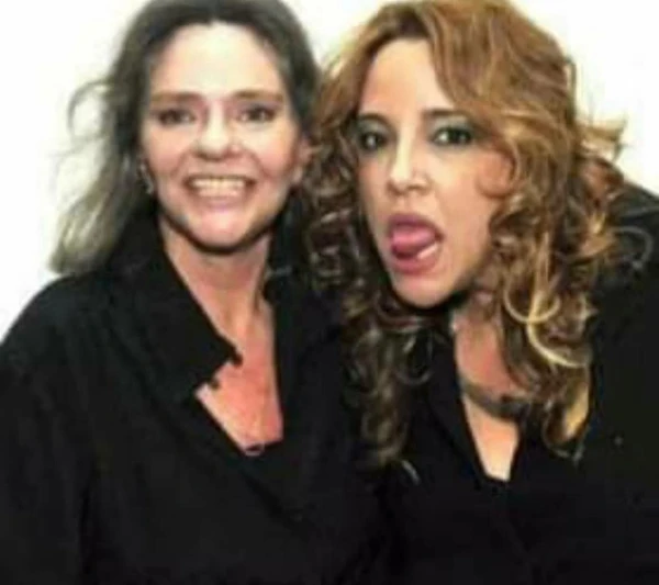Ângela com Ana Carolina por Divulgação