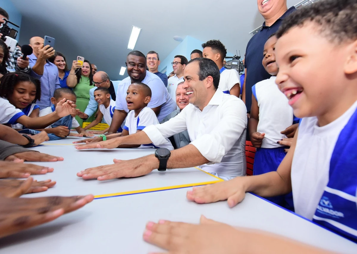 Bruno Reis durante inauguração de escola no Pero Vaz por Valter Pontes/ Secom PMS