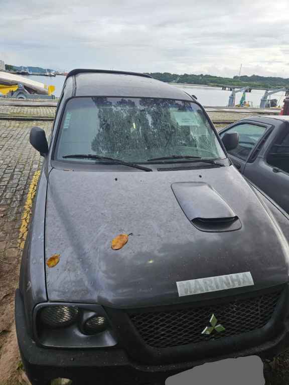 Cominhonete Mitsubishi, motor à diesel com 141 c.v. de potência, tração 4x4, ano/modelo 2011/2012 por Reprodução