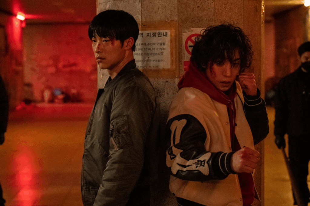 Em &#8220;Cães de caça&#8221;, Kim Geon-woo decide deixar o boxe e lutar contra agiotas para proteger a mãe (Imagem: Reprodução digital | Netflix)