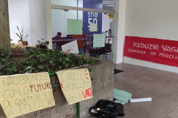 Estudantes da Ufba ocuparam o STI nesta quinta-feira (24)