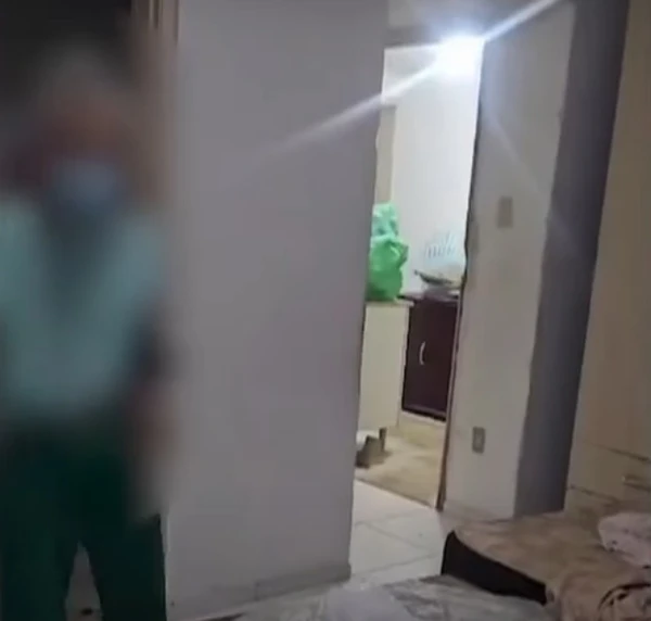 Idosas são encontradas em situação insalubre em Salvador  por Reprodução / TV Record 