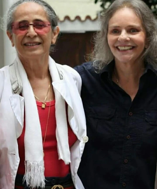 Maria Bethânia com a amiga Ro Ro por Divulgação
