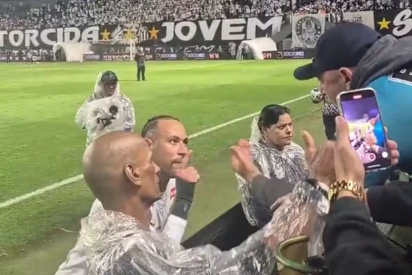 Neymar discutindo com torcedor 
