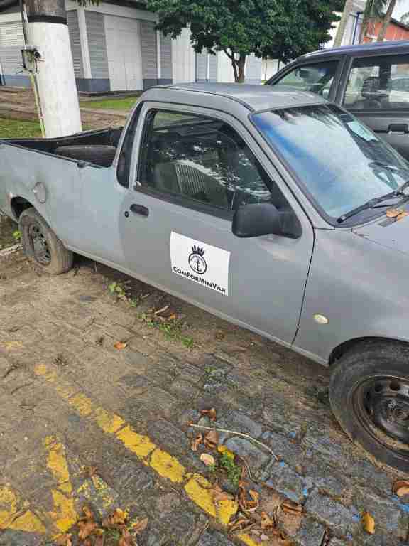Pick-up Ford Courier L 1.6 Flex, ano/modelo 2012/2012, cor cinza por Reprodução