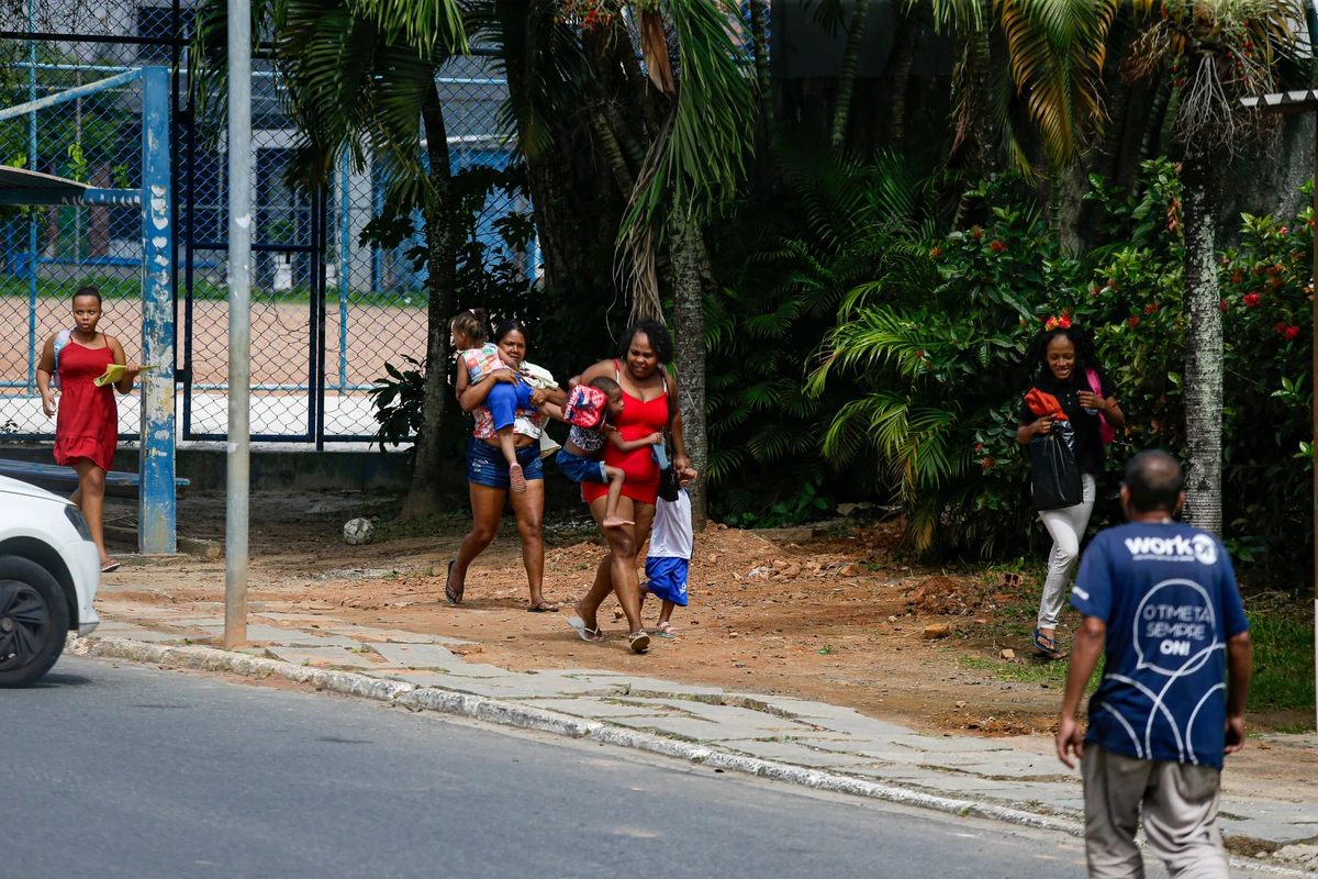 Tiroteio no Parque São Braz, no Engenho Velho da Federação por Arisson Marinho/CORREIO*
