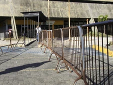 Imagem - Três homens são presos após furtar fios na antiga sede dos Correios na Pituba