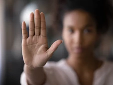 Imagem - Curso gratuito capacita trabalhadores para prevenir violência contra a mulher; veja como se inscrever