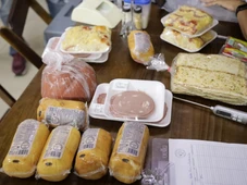 Imagem - Alimentos vencidos são apreendidos em padarias de bairros nobres em Salvador