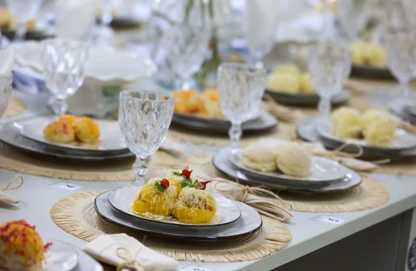 A mesa foi decorada pela Home Center Ferreira Costa