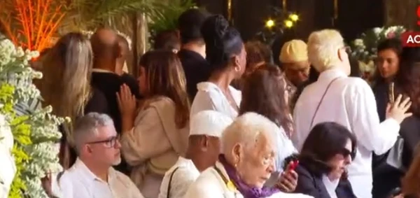 Amigos e familiares no velório de Preta Gil por Reprodução/TV Globo  