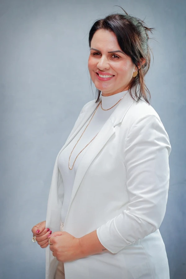 Ana Chaves diz que a abordagem deve ser realizada em um momento oportuno , sempre com foco em fatos e não em julgamentos, com tom colaborativo 