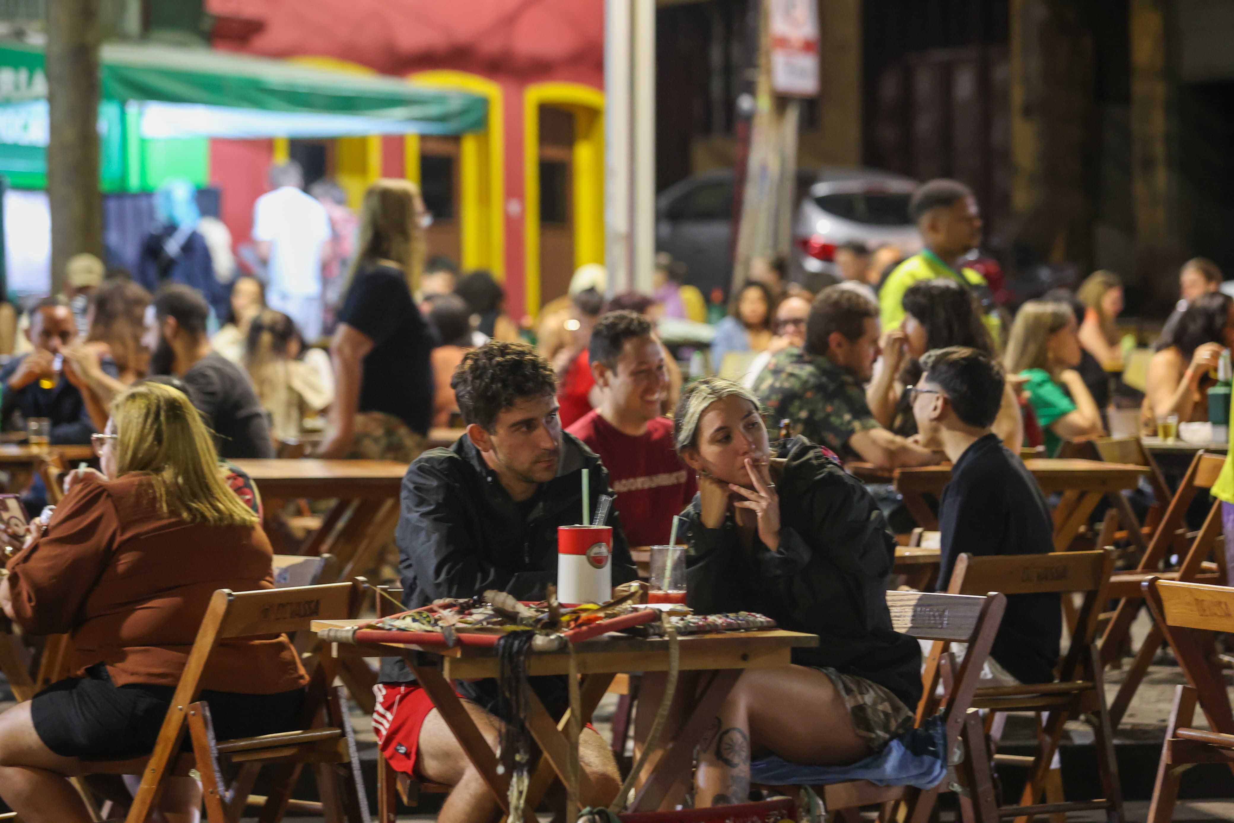 Bebida cara e insegurança: veja o que ameaça o posto de bairro boêmio do Rio Vermelho por Marina Silva/CORREIO