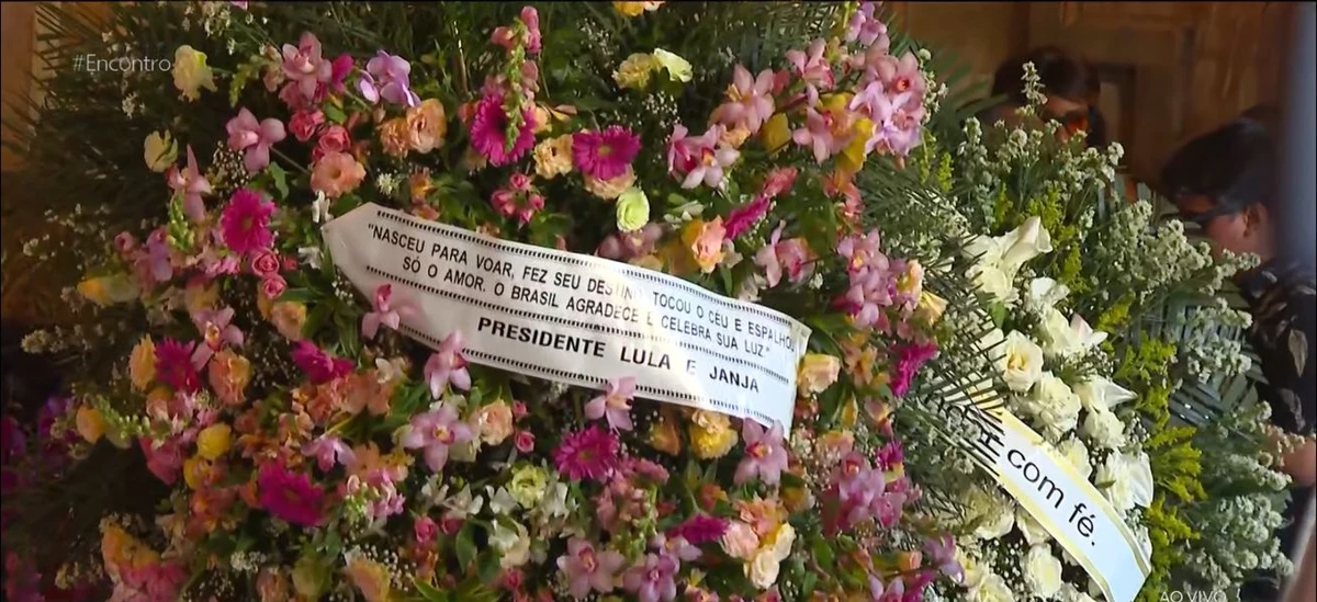 Coroa de flores de Lula e Janja para Preta Gil por Reprodução/TV Globo