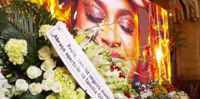 Coroa de flores no velório de Preta Gil  por Reprodução/TV Globo
