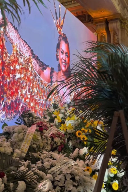 Coroas de flores para Preta Gil por Reprodução/Caras