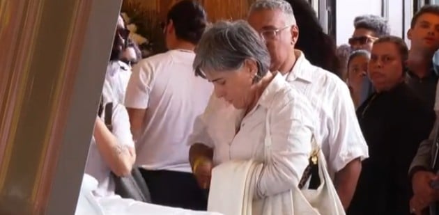 Glória Pires vai ao velório de Preta Gil por Rperodução