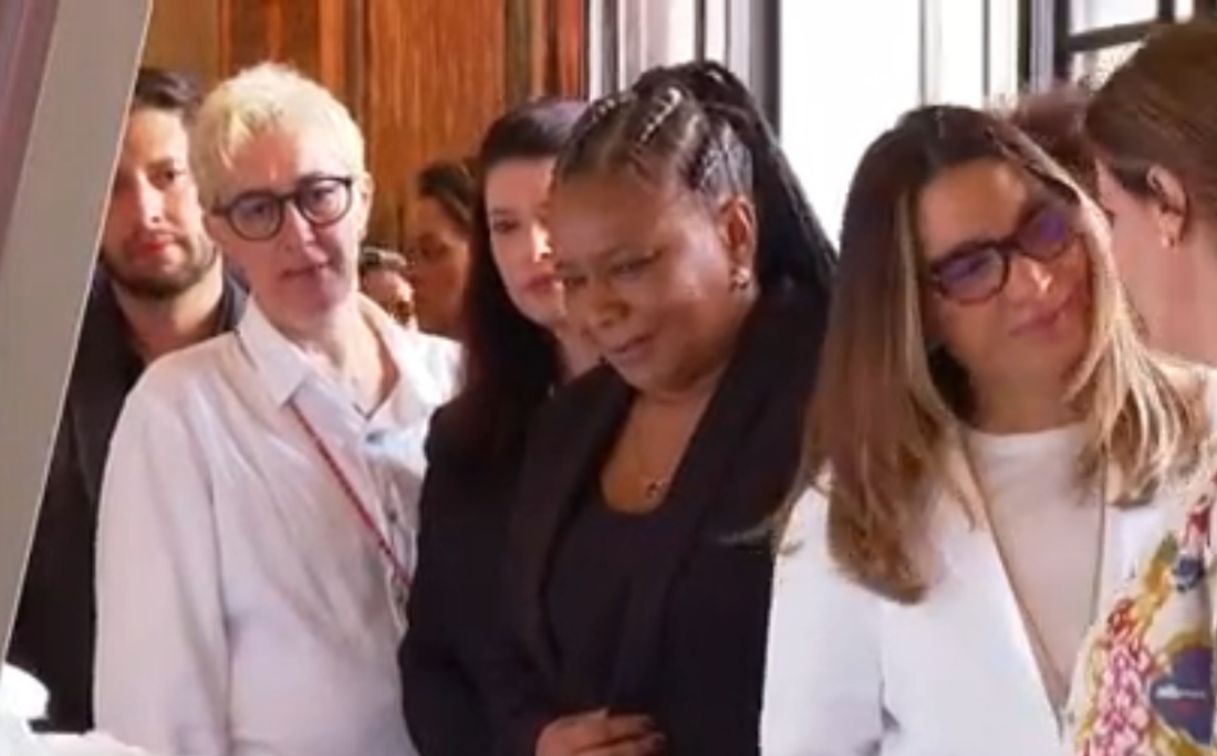 Margareth Menezes e Janja Lula da Silva no velório de Preta Gil por Reprodução/TV Globo