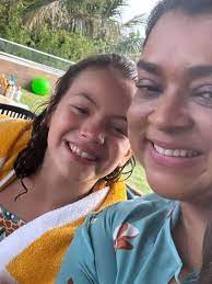 Preta Gil e a neta, Sol de Maria por Reprodução