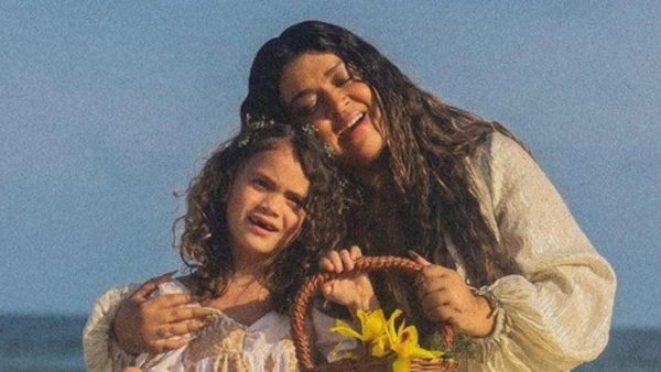 Preta Gil e a neta, Sol de Maria por Reprodução