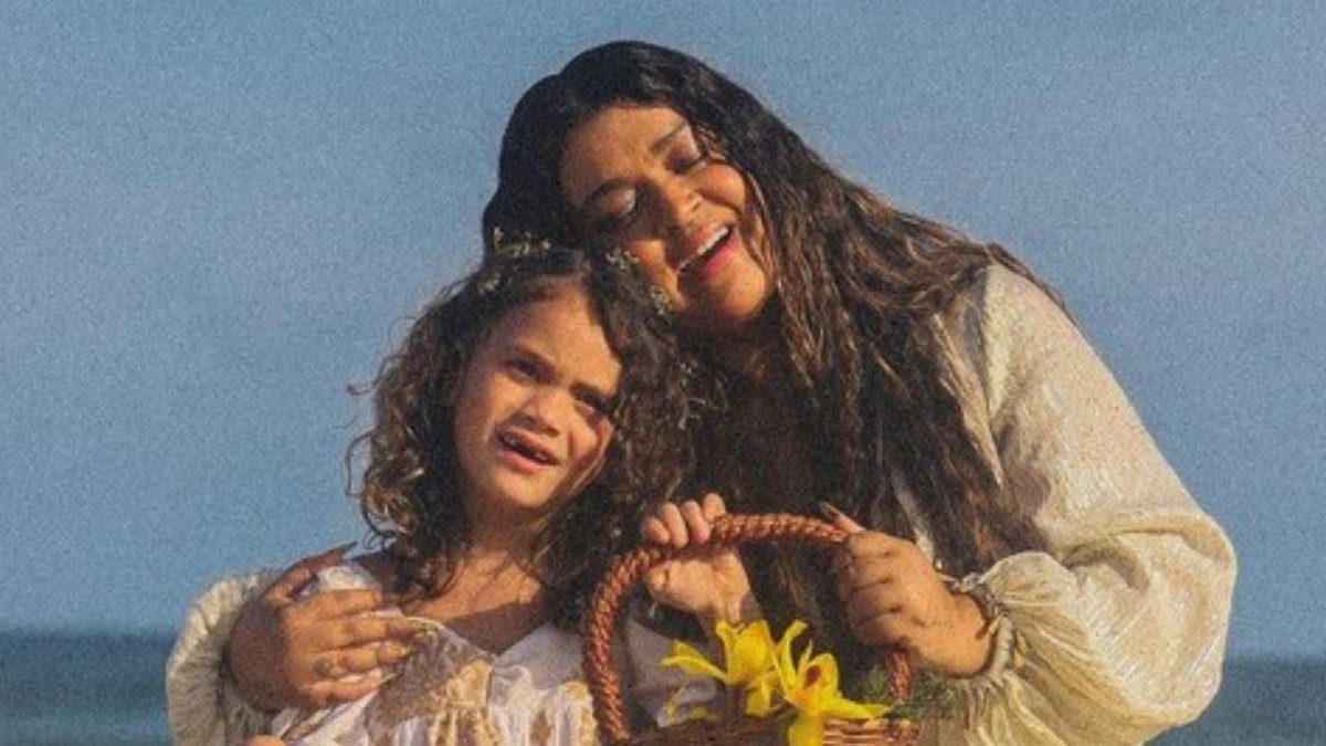 Preta Gil e a neta, Sol de Maria por Reprodução