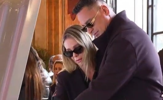 Xanddy e Carlas Perez no velório de Preta Gil no Teatro Municipal no Rio de Janeiro por Reprodução/TV Globo 