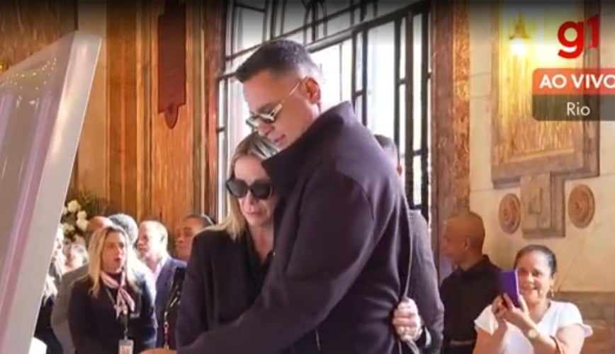 Xanddy e Carlas Perez no velório de Preta Gil no Teatro Municipal no Rio de Janeiro por Reprodução/TV Globo 