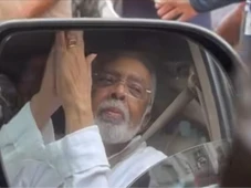 Imagem - Gilberto Gil recebe carinho de fãs durante cortejo do corpo de Preta Gil; veja vídeo