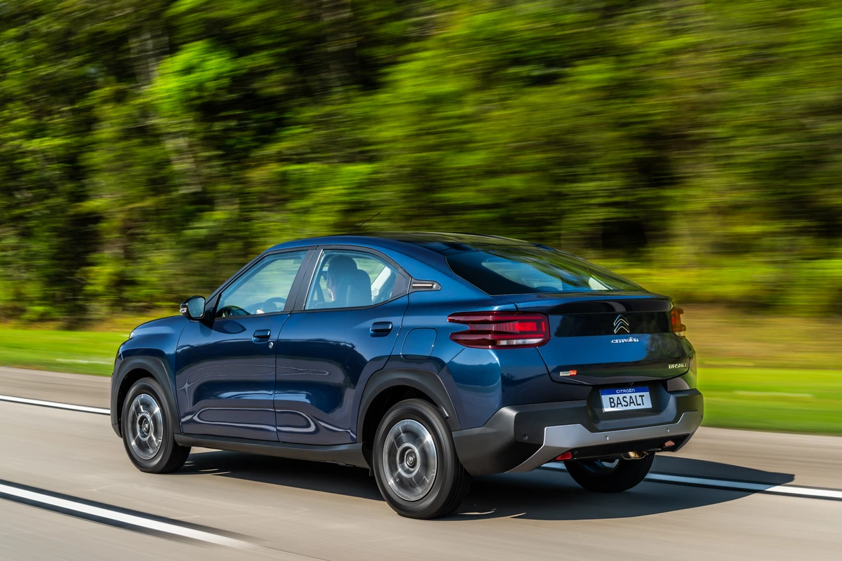 O SUV coupé tem um amplo bagageiro, com capacidade para 490 litros
