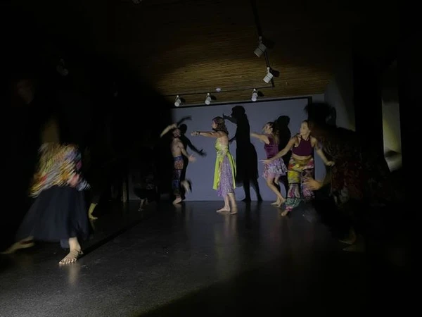 Seminários performativos da UFBA unem dança, dramaturgia e público no MAC_Bahia por Divulgação