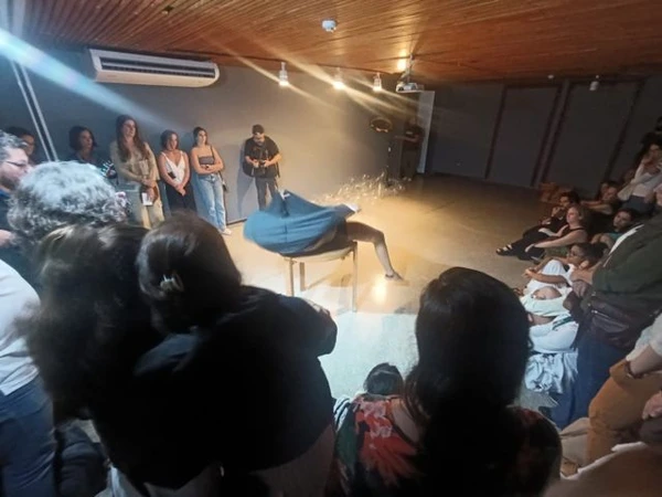 Seminários performativos da UFBA unem dança, dramaturgia e público no MAC_Bahia por Divulgação