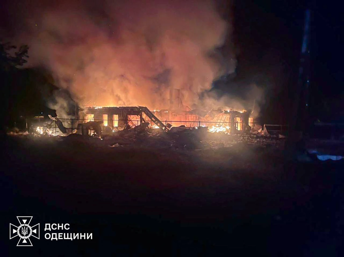  O presidente ucraniano Volodymyr Zelensky divulgou imagens de ataques russos sobre a cidade de Kherson, em junho deste ano por Fotos Públicas
