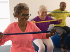 Imagem - ONG oferece atividade física online e gratuita para idosos; veja como participar