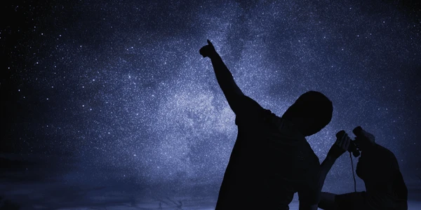 Contemplar céu estrelado faz bem por Shutterstock