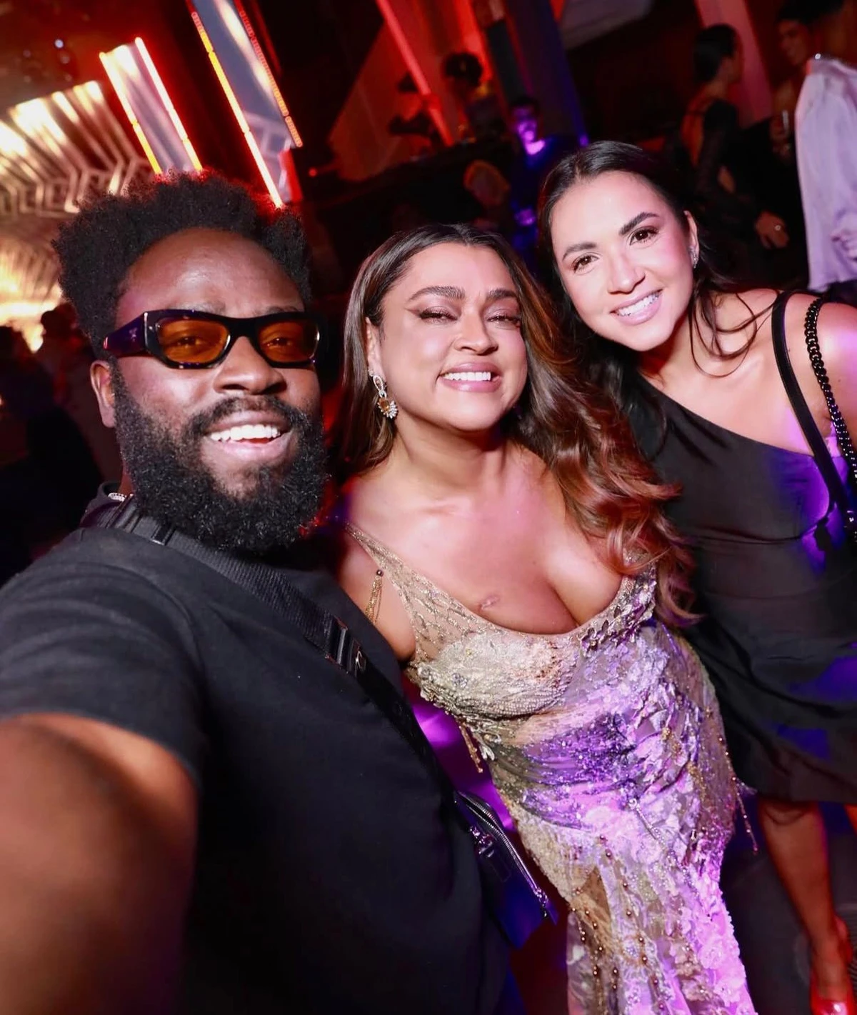 Douglas Silva e a esposa, Carolina Brito, na festa de Preta Gil por Reprodução