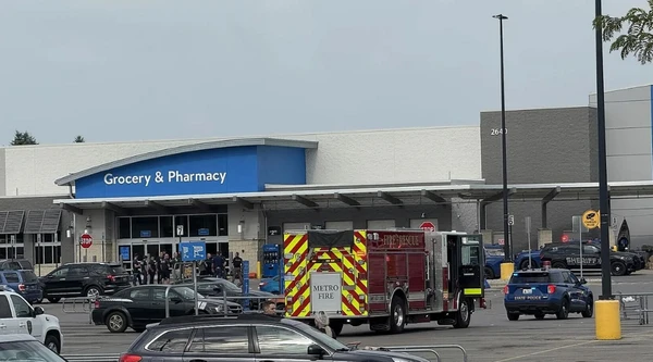 Um homem de 42 anos esfaqueou 11 pessoas em um supermercado Walmart, em Traverse City por Reprodução