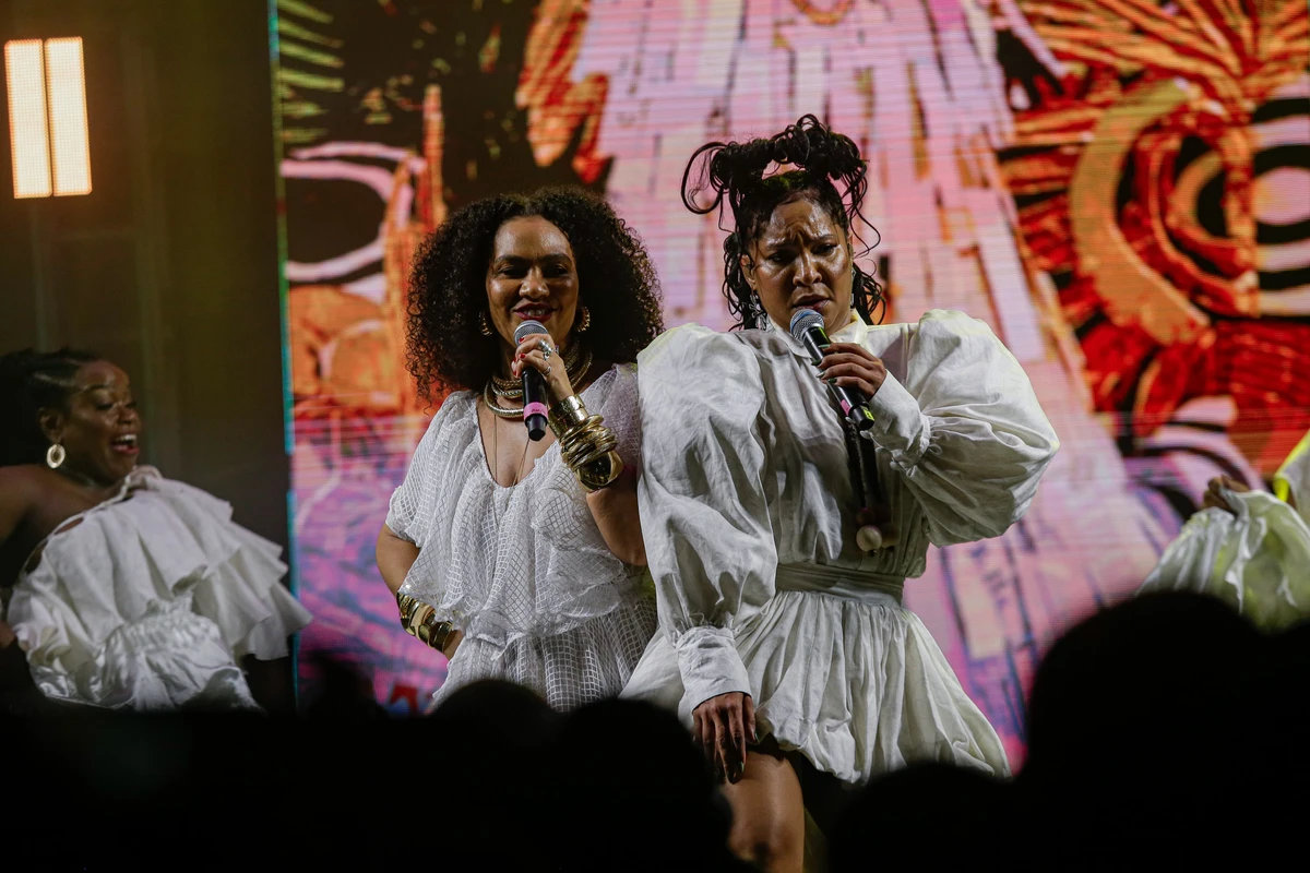 Mariene de Castro e Larissa Luz