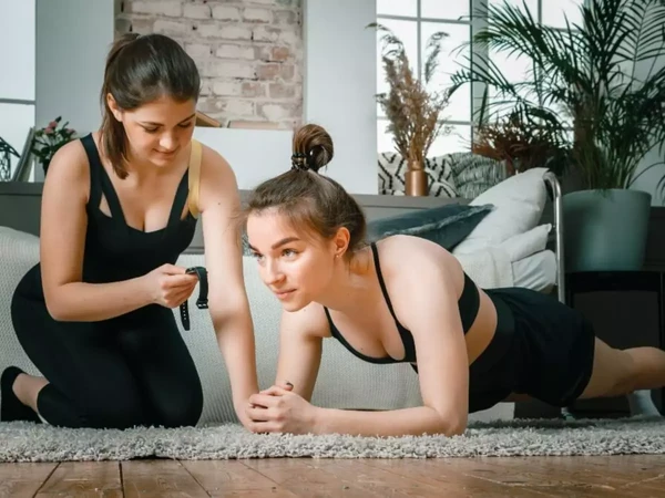 Treino caseiro é rapidinho, mas poderoso por Shutterstock