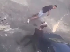 Imagem - Suspeito tenta matar homem com tiro durante tentativa de assalto em Salvador; veja vídeo