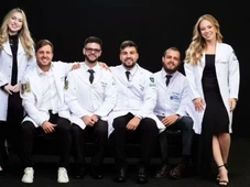 Imagem - Um feito! Seis primos se formam na mesma turma de Medicina; confira