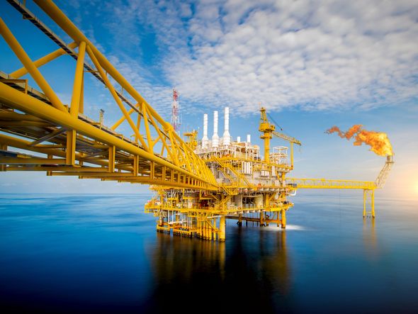 Imagem - Entenda sobre o processo de extração e produção do petróleo