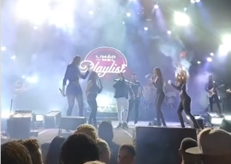 Cabelo de backing vocal da Limão com Mel pega fogo  por Reprodução