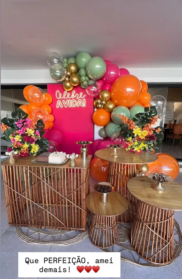 Gracyanne Barbosa faz festa de aniversário pra ex-sogra, mãe de Belo por Reprodução/Instagram