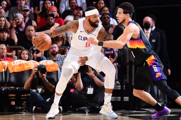 Marcus Morris e Devin Booker 